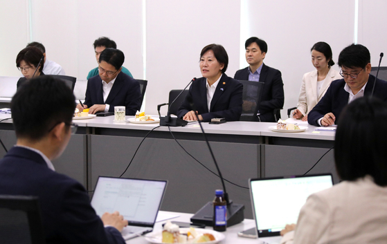 송미령 농림축산식품부 장관은 지난해 5월 20일 정부세종청사에서 기자간담회를 갖고‘양곡관리법’(양곡법)개정안에 대해“(본회의를 통과하면) 대통령에게 강력하게 거부권(재의요구권)을 건의할 수밖에 없다”고 말했다. 연합뉴스
