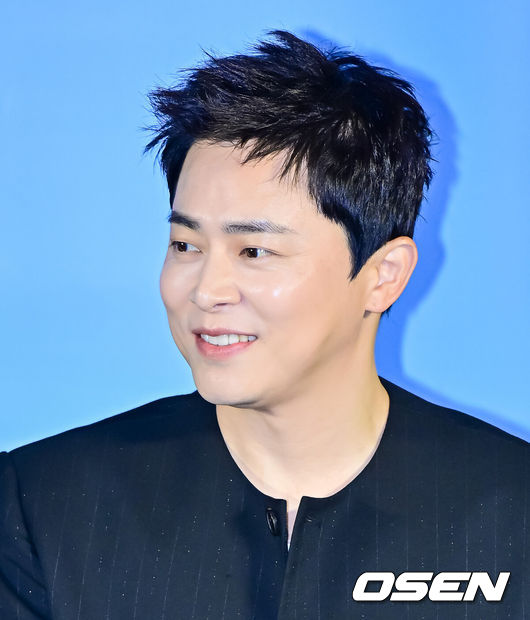 [OSEN=지형준 기자] 30일 오전 서울 용산구 한강로동 CGV 용산아이파크몰에서 영화 ‘좀비딸’ 제작보고회가 열렸다.‘좀비딸’은 이 세상 마지막 남은 좀비가 된 딸을 지키기 위해 극비 훈련에 돌입한 딸바보 아빠의 코믹 드라마.배우 조정석이 간담회를 하고 있다. 2025.06.30 /jpnews@osen.co.kr