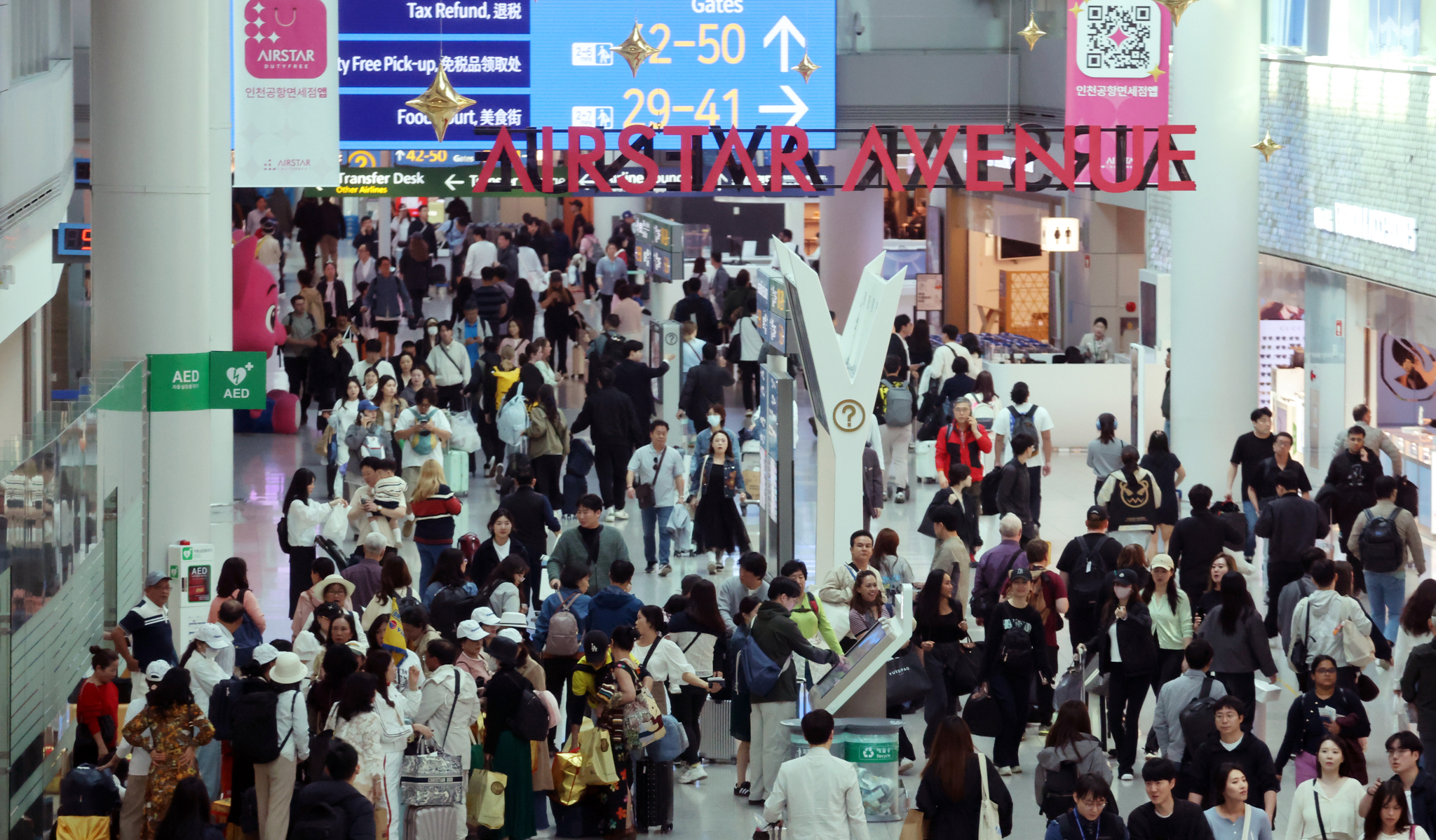 지난 4월 28일 인천국제공항 1터미널 면세구역 모습. 연합뉴스