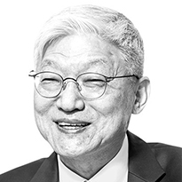 윤덕민 전 주일대사·한국외국어대 석좌교수