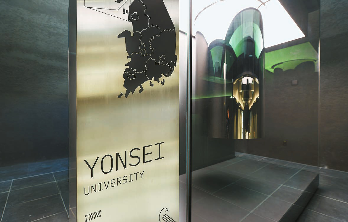 연세대가 창립 140주년을 맞아 양자컴퓨팅 기반 신약 개발을 통해 미래 100년의 새로운 도약을 선언했다. 연세대는 2025년 국내 최초, 세계 대학에서 두 번째로 IBM의 양자컴퓨터 ‘Quantum System One’을 도입했다. [사진 연세대]