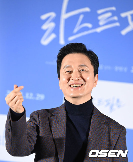 [OSEN=조은정 기자] 15일 오후 서울 광진구 롯데시네마 건대입구에서 영화 ‘라스트필름(감독 전수일)’ 언론배급시사 및 기자간담회가 열렸다.배우 장현성이 포즈를 취하고 있다. 2022.12.15 /cej@osen.co.kr
