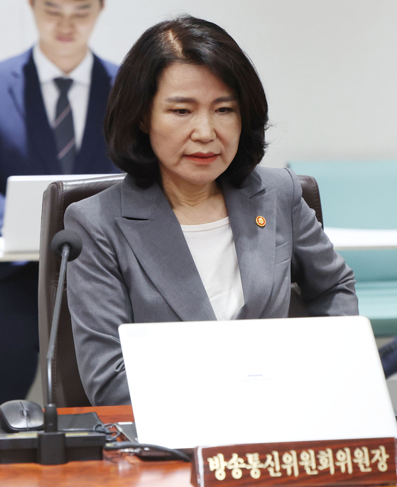 이진숙 방송통신위원장이 1일 서울 용산 대통령실 청사에서 열린 국무회의에 참석하고 있다. 대통령실사진기자단
