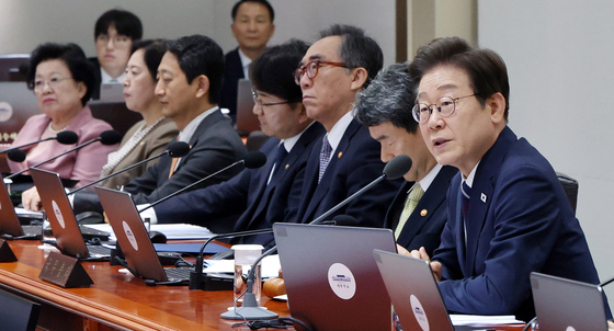 이재명 대통령이 1일 서울 용산 대통령실 청사에서 열린 국무회의에서 발언하고 있다. 대통령실사진기자단 