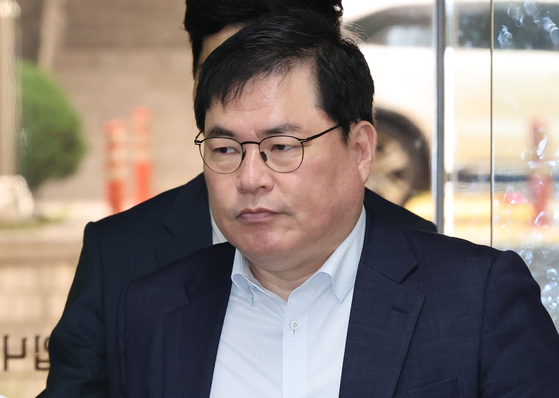 유동규 전 성남도시개발공사 기획본부장이 30일 오전 서울 서초구 서울중앙지방법원에서 열린 대장동 개발 특혜 혐의 민간업자 재판 결심공판에 출석하고 있다. 뉴시스