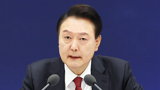  윤석열 전 대통령이 2024년 4월 9일 서울 용산 대통령실 청사에서 열린 반도체 현안 점검회의에서 발언하고 있다. 김현동 기자