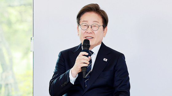  이재명 대통령이 30일 서울 용산 대통령실 파인그라스에서 열린 문화예술계 수상자 간담회에서 발언하고 있다. 대통령실통신사진기자단
