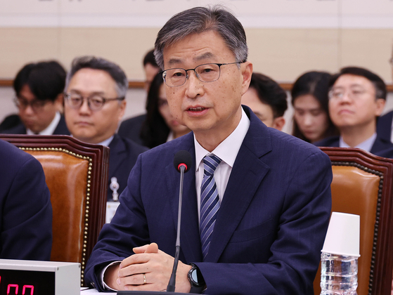 최재해 감사원장이 1일 국회에서 열린 법제사법위원회 전체회의에서 의원들 질의에 답하고 있다. 임현동 기자