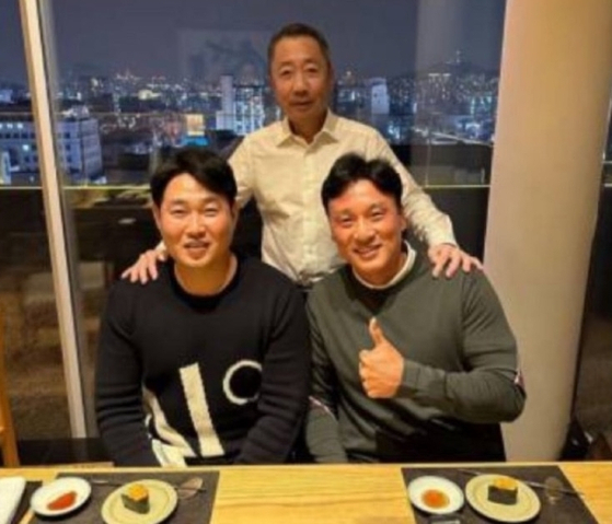 2022년 11월 양의지(왼쪽)의 FA 계약을 앞두고 함께 식사를 했던 박정원 두산 구단주(가운데)와 이승엽 감독. 사진 박정원 인스타그램