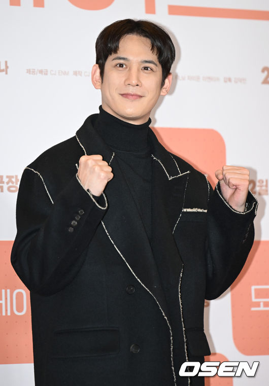 [OSEN=김성락 기자] 29일 오후 서울 용산 CGV에서 넷플릭스 영화 '도그데이즈'  VIP 시사회가 열렸다.배우 박기웅이 포토타임을 갖고 있다. 2024.01.29 / ksl0919@osen.co.kr