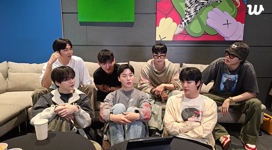 그룹 방탄소년단(BTS)이 1일 밤 약 30분 간 위버스 라이브를 진행했다. 사진 빅히트뮤직