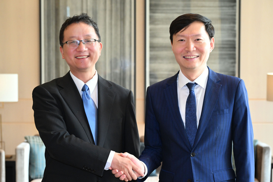 강영신 외교부 동북·중앙아국장은 1일 한국을 방문한 류진송(劉勁松) 중국 외교부 아주국장과 서울에서 한·중 국장급 협의를 했다. 외교부