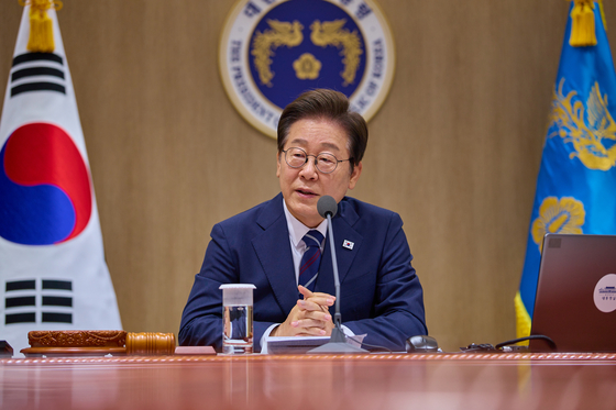 이재명 대통령이 지난 1일 서울 용산 대통령실 청사에서 열린 국무회의에서 발언을 하고 있다.뉴스1