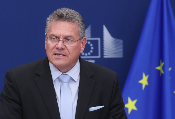 마로시 셰프초비치 EU 무역·경제안보 집행위원이 30일 벨기에 브뤼셀에서 열린 EU-우크라이나 심층 및 포괄적 자유무역지대에 관한 기자회견에서 연설하고 있다. EPA=연합뉴스