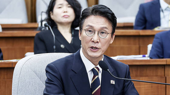 김민석 국무총리 후보자가 지난달 25일 오전 국회에서 열린 인사청문회에 출석해 의원들 질의에 답변하고 있다. 김성룡 기자