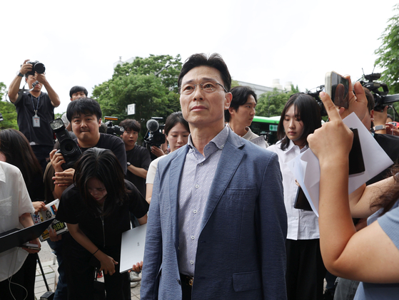 임성근 전 해병대 1사단장이 2일 오후 서울 서초구 서초한샘빌딩에 마련된 순직해병 특별검사 사무실에 피의자 신분으로 출석, 취재진의 질문에 답변을 마친 뒤 사무실로 향하고 있다. 김경록 기자 