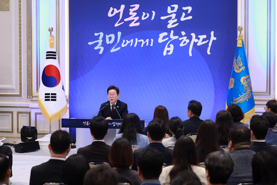 이재명 대통령이 3일 청와대 영빈관에서 열린 '대통령의 30일, 언론이 묻고 국민에게 답하다' 기자회견에서 마무리 발언을 하고 있다. 대통령실사진기자단