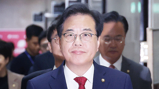  송언석 국민의힘 비상대책위원장 겸 원내대표가 3일 오전 서울 여의도 국회에서 열린 비상대책위원회의에 참석하고 있다. 뉴스1