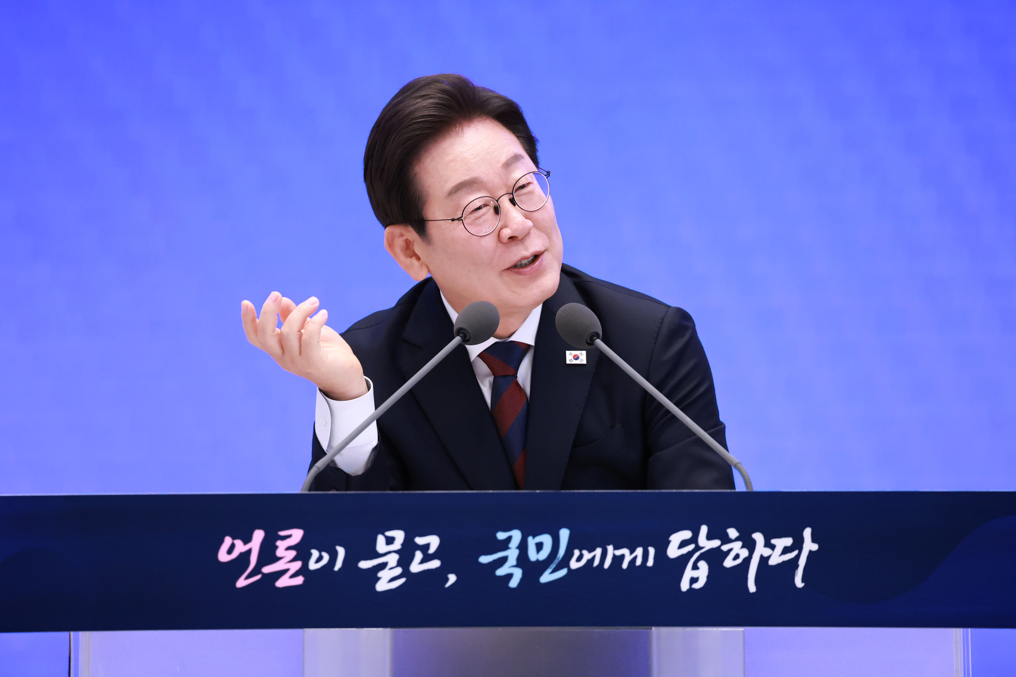 이재명 대통령이 3일 청와대 영빈관에서 열린 '대통령의 30일, 언론이 묻고 국민에게 답하다' 기자회견에서 발언하고 있다. 연합뉴스