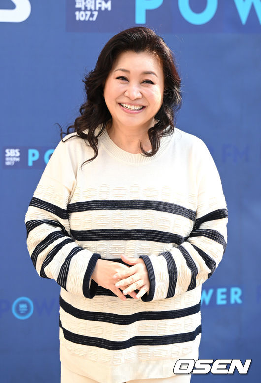 [OSEN=이대선 기자]  23일 오후 서울 목동 SBS에서 SBS 파워FM 라디오 '두시탈출 컬투쇼'가 진행됐다.오은영 박사가 포즈를 취하고 있다. 2023.02.23 /sunday@osen.co.kr