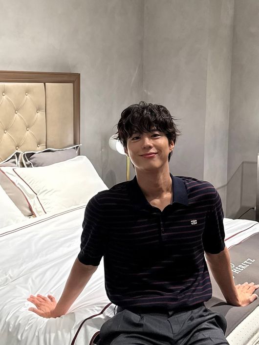박보검, 반전 매력 폭발! '베이비 페이스' 뒤에 숨겨진 놀라운 근육질 몸매 화제