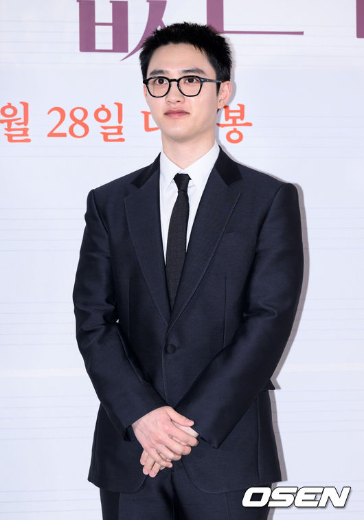 [OSEN=이대선 기자] 14일 서울 메가박스 코엑스에서 영화 '말할 수 없는 비밀' 언론시사회가 열렸다.'말할 수 없는 비밀'은 동명의 대만 영화를 원작 삼아 한국식으로 리메이크한 작품이다. 시간의 비밀이 숨겨진 캠퍼스 연습실에서 유준(도경수 분)과 정아(원진아 분)가 우연히 마주치면서 시작되는기적 같은 마법의 순간을 담은 판타지 로맨스로 오는 28일에 개봉할 예정이다.배우 도경수가 포즈를 취하고 있다. 2025.01.14 /sunday@osen.co.kr