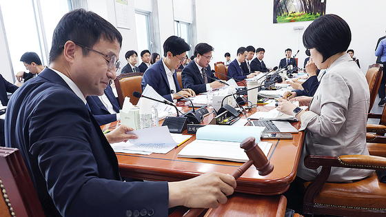  지난 2일 서울 여의도 국회에서 열린 예산결산특별위원회의 추경예산안 등 조정소위원회에서 한병도 소위원장(예결위원장)이 회의를 주재하고 있다. 뉴시스