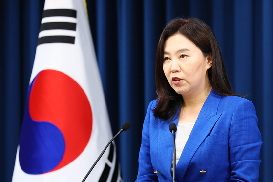 강유정 대변인이 4일 서울 용산 대통령실 청사에서 국무총리 등 임명장 및 위촉장 수여식 관련 브리핑을 하고 있다. 사진 대통령실