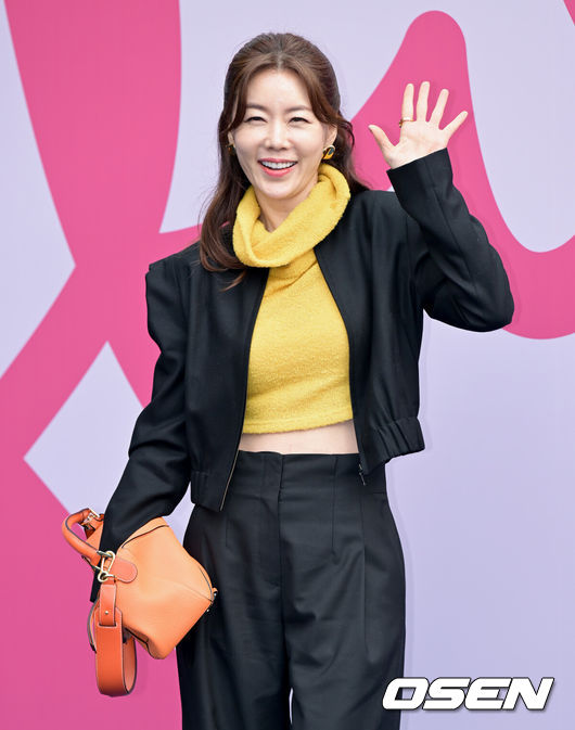 [OSEN=조은정 기자]'2024가을/겨울(F/W) 서울패션위크’가 2일 서울 중구 동대문디자인플라자(DDP)에서 열렸다.안선영이 포즈를 취하고 있다. 2024.02.02 /cej@osen.co.kr