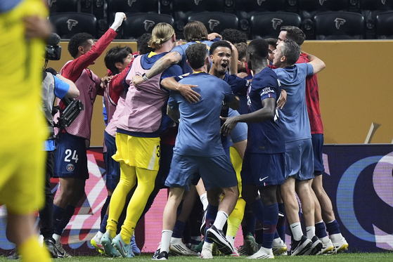뮌헨을 꺾고 기뻐하는 PSG 선수들. AP=연합뉴스