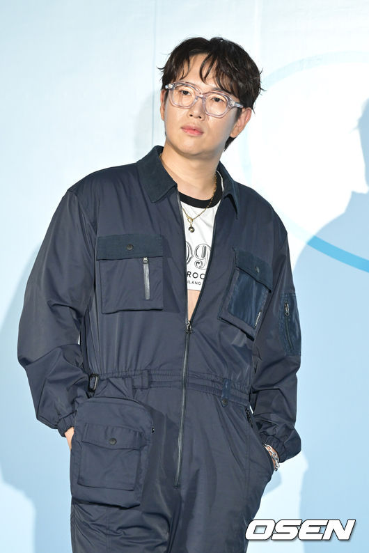 [OSEN=조은정 기자] 9일 서울 동대문 디자인플라자(DDP)에서 ‘2024 S/S 서울패션위크’ 포토월 행사가 열렸다.방송인 장성규가 포즈를 취하고 있다. 2023.09.09 /cej@osen.co.kr 
