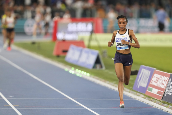 5000m 14분대 벽을 깬 비어트리스 체벳. EPA=연합뉴스