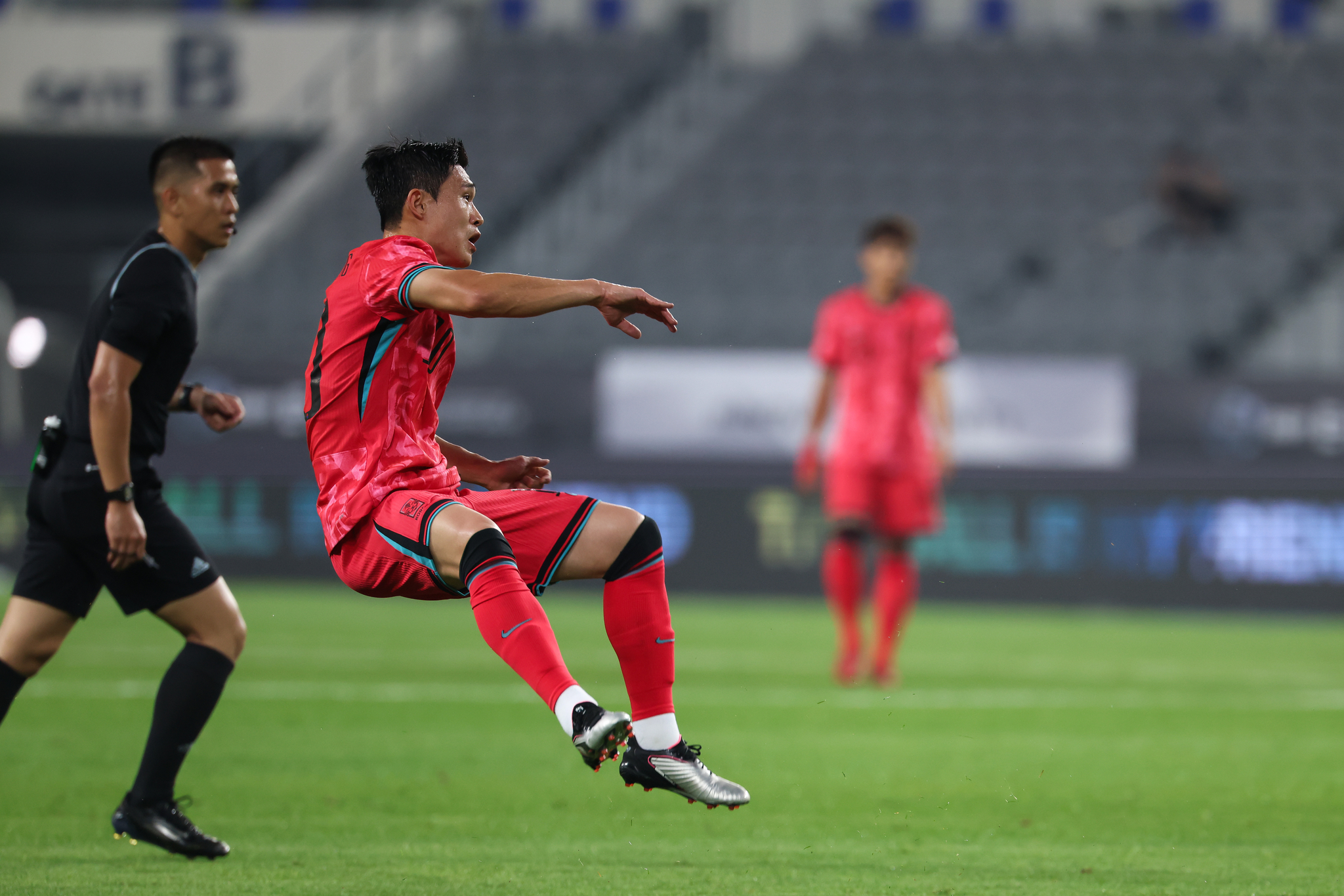 7일 중국전에서 왼발로 원더골을 터트린 축구대표팀 이동경. [사진 대한축구협회]