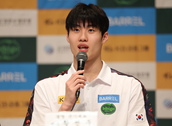8일 충북 진천 국가대표 선수촌에서 열린 대한수영연맹 미디어데이에서 세계선수권 출전 각오를 밝히는 황선우. 연합뉴스 