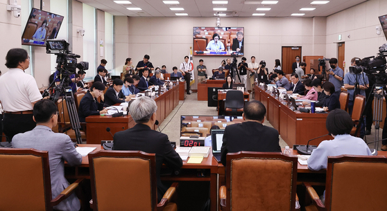 9일 국회 법제사법위원회 전체회의에서 검찰개혁 법안 관련 공청회가 열리고 있다. 임현동 기자