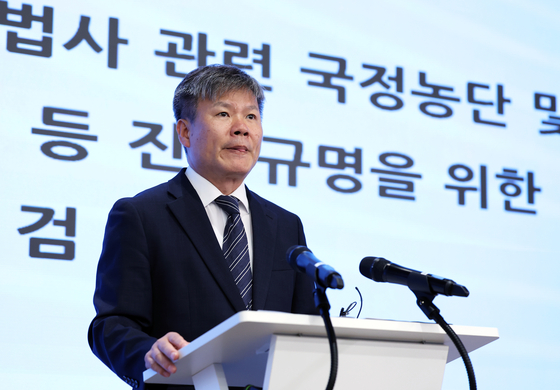 윤석열 전 대통령 부인 김건희 여사와 관련한 각종 의혹 사건을 수사하는 민중기 특별검사팀 문홍주 특검보가 9일 오후 서울 종로구 KT광화문빌딩에서 정례 브리핑을 하고 있다. 뉴스1