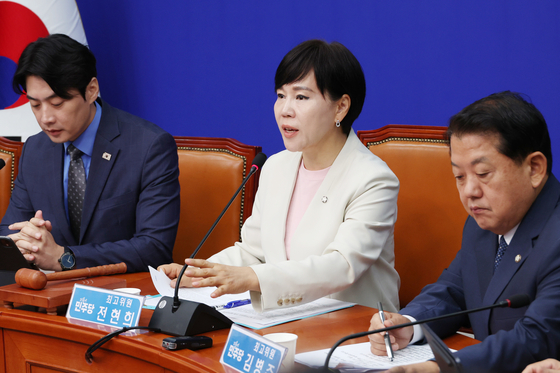 더불어민주당 전현희 최고위원이 지난달 25일 서울 여의도 국회에서 열린 최고위원회의에서 발언하고 있다. 2025.6.25   utzza@yna.co.kr (끝)  〈저작권자(c) 연합뉴스, 무단 전재-재배포, AI 학습 및 활용 금지〉