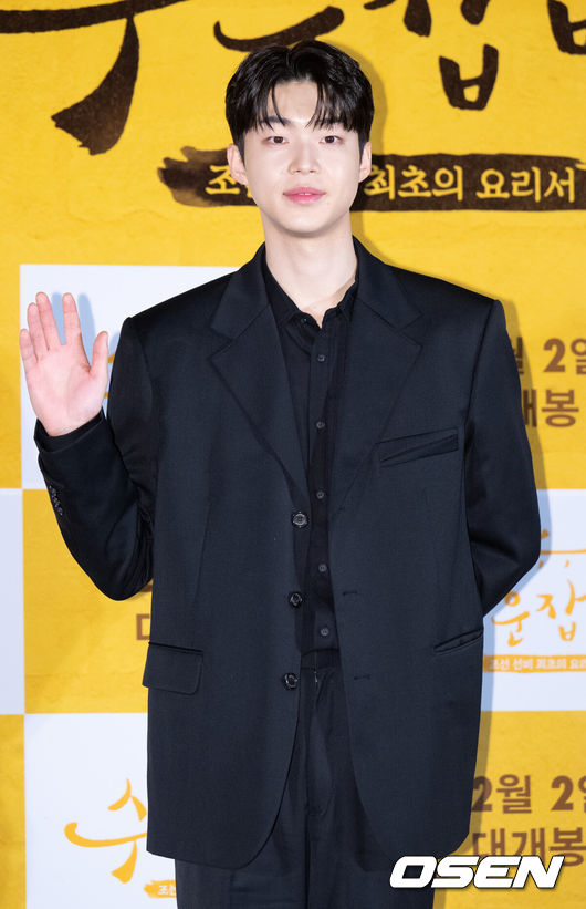 [OSEN=김성락 기자 28일 오후 서울 용산구 한강대로 CGV 용산아이파크몰에서 영화 ‘수운잡방’ 언론시사회가 열렸다. 배우 김강민이 포토타임을 갖고 있다. 2023.11.28 / ksl0919@osen.co.kr