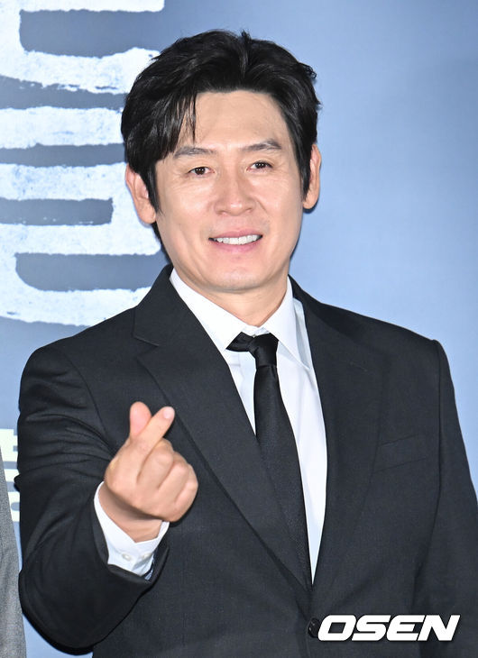 [OSEN=김성락 기자] 23일 오후 서울 용산구 한강대로 CGV 용산아이파크몰에서 영화 '소년들' 언론시사회가 열렸다. 배우 설경구가 포토타임을 갖고 있다. 2023.10.23 / ksl0919@osen.co.kr