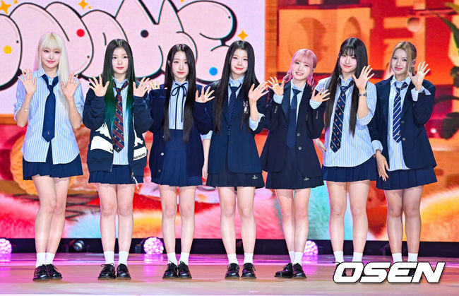[OSEN=민경훈 기자] 걸그룹 세이마이네임(SAY MY NAME) 데뷔 앨범 'SAY MY NAME' 발매 기념 오프라인 미디어 쇼케이스가 서울 등촌동 SBS 공개홀에서 열렸다.한편 세이마이네임은 가수 겸 배우 김재중이 직접 제작한 신인 걸그룹이다. 데뷔곡 ‘웨이브웨이(WaveWay)’는 키치한 멜로디와 희망적인 메시지를 담은 가사가 인상적인 노래로, 긍정적인 에너지와 사랑스러움으로 리스너들을 사로잡겠다는 세이마이네임의 각오가 담겼다.세이마이네임 멤버들이 포토타임을 갖고 있다. 2024.10.15 / rumi@osen.co.kr