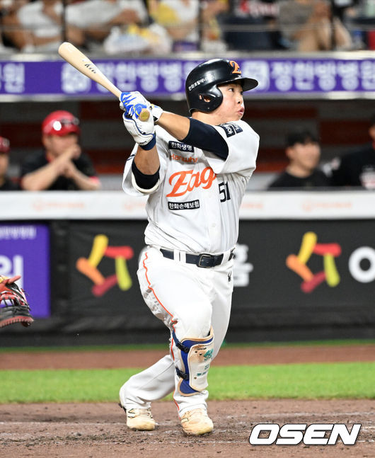 [OSEN=대전, 이대선 기자] 5회말 1사 1루에서 한화 문현빈이 중전 2루타를 치고 있다. 2025.07.08 /sunday@osen.co.kr