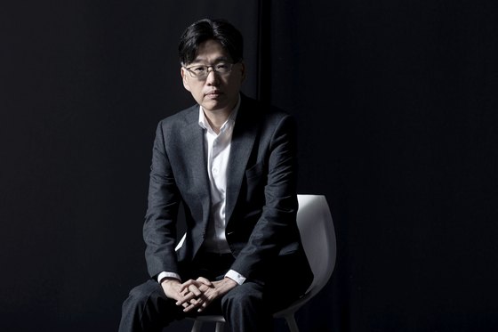 더중앙플러스 '뉴스페어링'에 출연한 서용석 카이스트 문술미래전략대학원 교수. 미래학자인 서 교수는 KT경제경영연구소, 한국행정연구원 등에서 연구원으로 일했고, 저서『직업의 미래』를 통해 전례없는 기술 발전과 기후 변화, 인구 위기의 시대에 뒤바뀔 일의 지형도를 조명했다. 장진영 기자 
