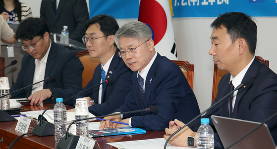 민형배 더불어민주당 의원이 지난 2일 서울 여의도 국회에서 열린 검찰개혁 토론회에서 발언하고 있다. 뉴시스