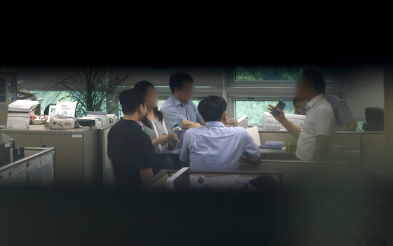 김건희 특별검사팀이 지난 8일 서울 여의도 국회 의원회관에서 윤상현 국민의힘 의원실을 압수수색 하고 있다. 뉴시스