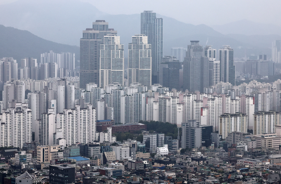  서울 강남구 무역센터에서 바라본 서울 강남구의 아파트 단지. [뉴스1]