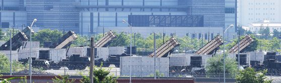 지난 9일 경기도 평택 캠프 험프리스에 패트리엇 미사일(PAC-3)이 배치돼 있다. 최근 미국 워싱턴 DC의 한 싱크탱크는 주한미군을 약 1만 명 수준까지 줄여야 한다고 주장하는 보고서를 냈다. [연합뉴스]
