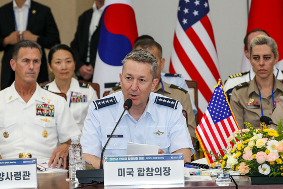 댄 케인 미국 합참의장이 11일 서울 용산구 합동참모본부 청사에서 열린 한미일 합참의장 회의에서 발언하고 있다. 사진 합동참모본부
