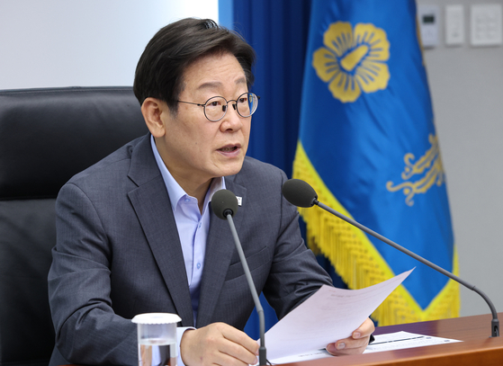 이재명 대통령이 10일 오후 서울 용산 대통령실에서 수석보좌관 회의를 주재하고 있다. 대통령실사진기자단 