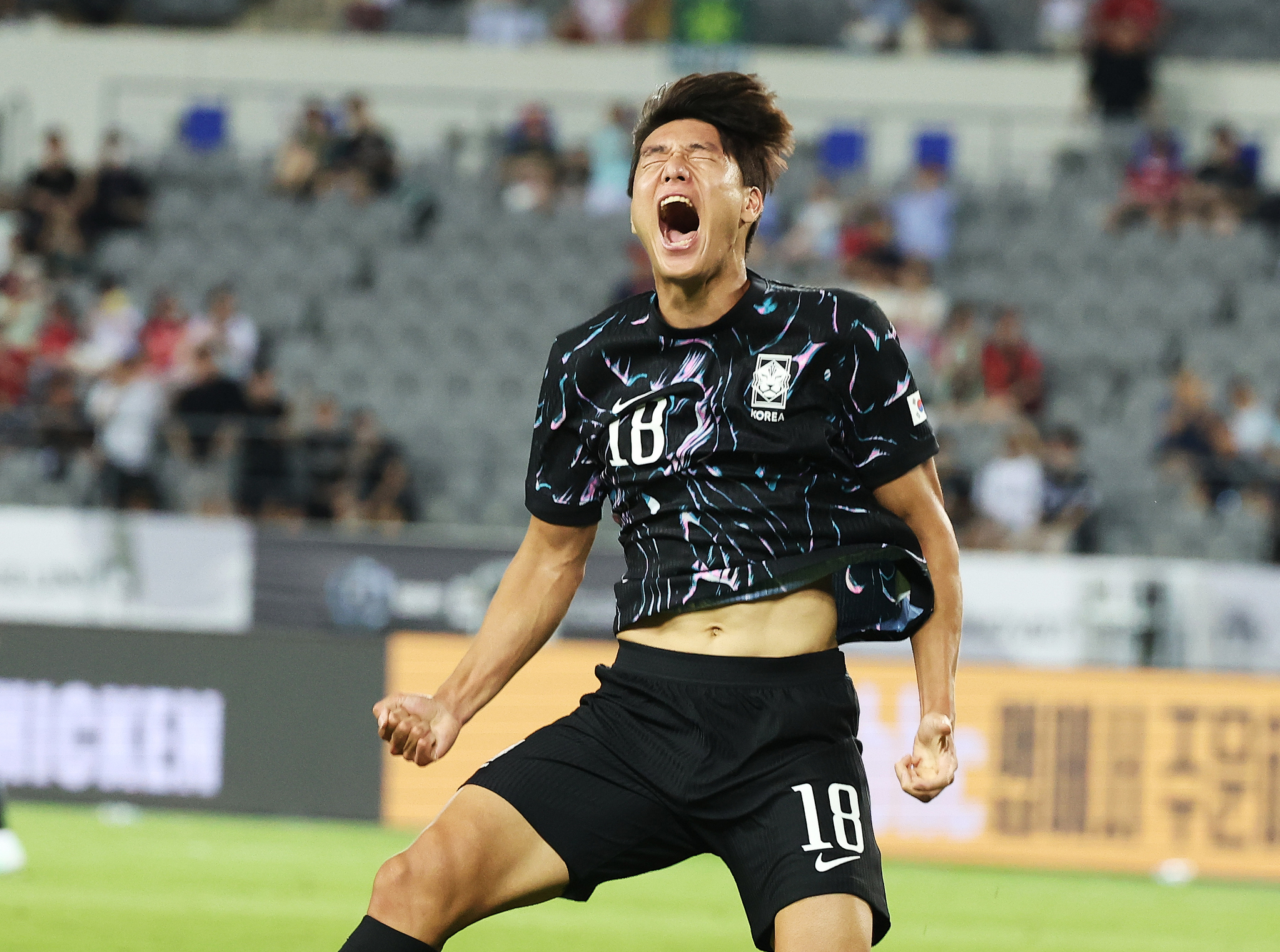 축구대표팀 이호재가 홍콩을 상대로 A매치 데뷔골을 터트린 뒤 포효하고 있다. [연합뉴스]