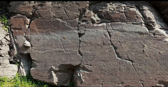 프랑스 파리에서 열리고 있는 제47차 세계유산위원회는 ‘반구천의 암각화(Petroglyphs along the Bangucheon Stream)’를 세계유산 목록에 등재하기로 최종 결정했다. 2010년 세계유산 잠정목록에 등재되고 15년 만의 결실이다. 사진은 울주 대곡리 반구대 암각화. 사진 국가유산청